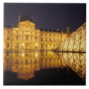 Azulejo De Cerâmica França, Paris, Museu Louvre à noite.