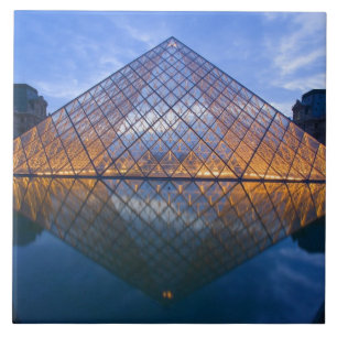 Azulejo De Cerâmica França, Paris. O Louvre no crepúsculo. Crédito
