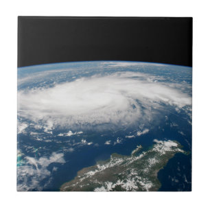 Azulejo De Cerâmica Furacão Dorian Sobre O Oceano Atlântico.