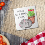 Azulejo De Cerâmica Gato Engraçado Aprovando Convidados<br><div class="desc">Este é um azulejo de cozinha fofo para qualquer um que ama seu gato! A imagem de aquarela é de uma cinza adormecida por gato diante de um cacto potente colorido. O texto em preto diz "Todos os convidados devem ser aprovados pelo gato." O crédito de design gráfico vai para...</div>