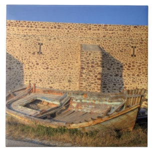 Azulejo De Cerâmica Grécia, Santorini, Oia. Velho barco de pesca em se