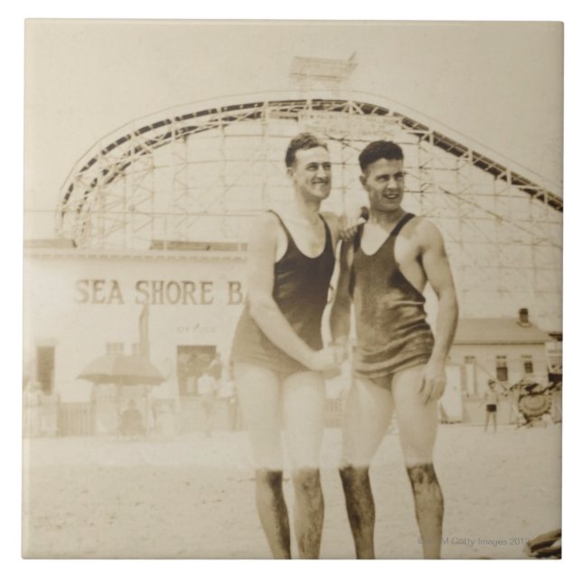 Azulejo De Cerâmica Homens que estão na praia (Frente)
