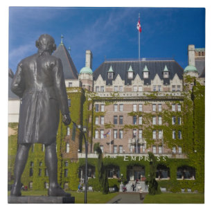 Azulejo De Cerâmica Hotel Empress e estátua do Capitão James Cook,