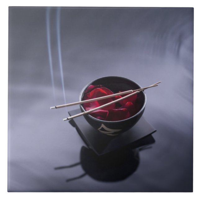 Azulejo De Cerâmica Incenso ardente sobre a bacia de pétalas (Frente)