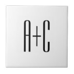 Azulejo De Cerâmica Iniciais de Casais Modernos Elegantes | Branco e P<br><div class="desc">Monograma editável que você pode mudar de qualquer jeito!</div>