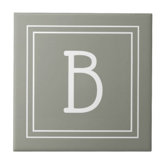 Azulejo De Cerâmica Inicial Monogramada Moderna Simples Verde Sage Bra