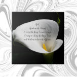 Azulejo De Cerâmica Inspiração Serenity Prayer White Calla Lily<br><div class="desc">Azulejo cerâmico com a imagem fotográfica de uma elegante e branca Calla Lily floresce junto com as palavras inspiradoras da Oração Serenidade. Um design floral adorável! Selecione o tamanho do seu azulejo. Faz um presente pensativo para a família e os amigos!</div>