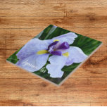 Azulejo De Cerâmica Iris Bloom Japonês<br><div class="desc">Azulejo cerâmico que mostra a foto de uma flor Iris japonesa com cor púrpura,  branca e pétala amarela. Um design floral adorável! Selecione o tamanho do seu azulejo. Faz uma bonito trivet de cozinha!</div>