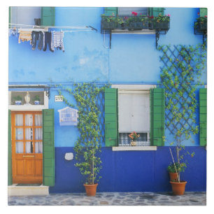 Azulejo De Cerâmica Itália, Burano. Uma casa colorida em Burano perto