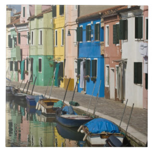 Azulejo De Cerâmica Itália, Veneza, Burano. Casas multicoloridas ao lo