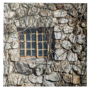 Azulejo De Cerâmica Janela em uma parede da pedra