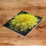 Azulejo De Cerâmica Janto Amarelo Plate Dahlia Floral<br><div class="desc">Azulejo cerâmico que mostra a foto de uma enorme flor amarela Plate Dahlia Jante. Um design floral adorável! Selecione o tamanho do seu azulejo. Faz uma trivet de cozinha excelente!</div>