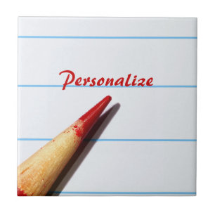 Azulejo De Cerâmica Lápis Vermelho Em Papel Vinculado Com Nome