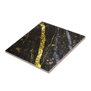 Azulejo De Cerâmica Linha sparkly Dourado na rocha preta