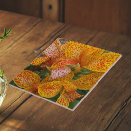 Azulejo De Cerâmica Lírio-de-canna-amarelo com Floral de Pontos Vermel