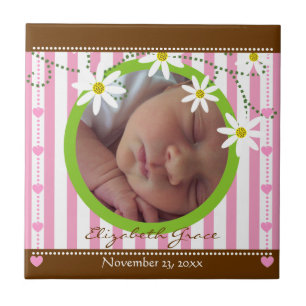 Azulejo De Cerâmica Listras & lembrança brancas cor-de-rosa da menina