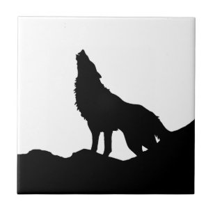 Azulejo De Cerâmica Lone Wolf em pé em um morro