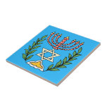 Azulejo De Cerâmica Magen Persa David Menorah<br><div class="desc">Esta imagem foi adaptada de um antigo azulejo judeu persa e apresenta uma menorah com um Magen David (Estrela de David) enquadrado por ramos de oliveira. As imperfeições da imagem original pintada à mão foram preservadas.</div>