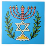 Azulejo De Cerâmica Magen persa David Menorah<br><div class="desc">Esta imagem foi adaptada de um antigo azulejo judeu persa e apresenta uma menorah com um Magen David (Estrela de David) enquadrado por ramos de oliveira.  As imperfeições da imagem original pintada à mão foram preservadas.</div>