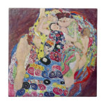 Azulejo De Cerâmica Maiden (Virgem), Gustav Klimt, Vintage Art Nouveau<br><div class="desc">O Maiden (também conhecido como A Virgem) (1913), de Gustav Klimt, é uma pintura de retrato simbólico da Era Vitoriana Art Nouveau. Várias mulheres bocejando, esticando e dormindo em uma cama coberta de cobertores coloridos de padrão de mosaico. Sobre o artista: Gustav Klimt (1862-1918) era um pintor simbolista austríaco e...</div>