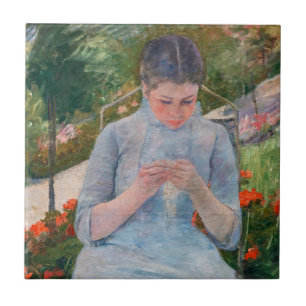 Azulejo De Cerâmica Mary Cassatt - Menina costurando em um Jardim