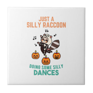Azulejo De Cerâmica Mascote Guaxinim Dançando Abóbora de Halloween