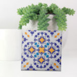 Azulejo De Cerâmica Matifs Português - Marble Branco Azul Laranja Bran<br><div class="desc">Design de azulejo decorativo vibrante,  com motivos azulejo de cor azul e laranja em português,  sobre fundo de mármore branco.</div>