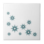 Azulejo De Cerâmica Médio de Design de Starburst Azul Turquoise Modern<br><div class="desc">Médio moderno do século com design de inspiração vintage retro turquesa azul estrelado em um design orgânico sobre fundo branco. Design simples e limpo moderno.</div>