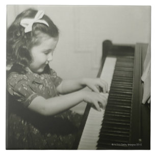 Azulejo De Cerâmica Menina que joga o piano