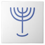 Azulejo De Cerâmica Menorah, Dourado, Branco Azul<br><div class="desc">Letra Paleo Hebraico com o olhar dourado de Menorah. Personalize adicionando seu próprio nome. Para fazer deste seu próprio design 'Clique para personalizar mais' ... ou 'Transferir este design' para impressão o mesmo design em um produto diferente. De onde vem o Menorah? Ela vem da Bíblia, no livro de Êxodo,...</div>