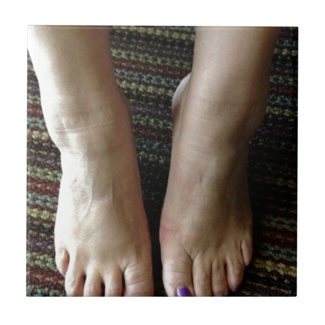 AZULEJO DE CERÂMICA  MEUS PÉS NO CARPET (Frente)