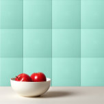 Azulejo De Cerâmica Minério fresco de cor sólida<br><div class="desc">Design de menta fresca de cor sólida.</div>