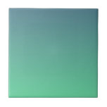 Azulejo De Cerâmica Modern Teal Mint Green Ombre<br><div class="desc">Este azulejo cerâmico apresenta um simples design verde verde-mofado,  do chalé ao tom de menta.</div>