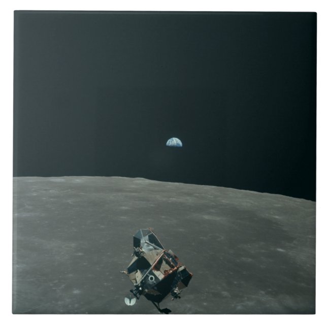 Azulejo De Cerâmica Módulo Lunar Apollo e nascer da Terra sobre a Lua (Frente)