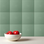 Azulejo De Cerâmica Molho de cor sólida fumado verde<br><div class="desc">Design verde de fumo de manjericão de cor sólida.</div>
