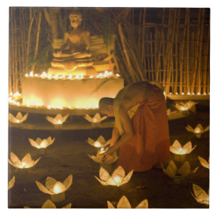 Azulejo De Cerâmica Monges acendendo velas e lanternas khom loy para