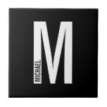 Azulejo De Cerâmica Monograma e Nome de Negrito Personalizado Moderno<br><div class="desc">Design de Monograma moderno com letra monográfica "M" personalizada e nome no estilo de letra sans sans moderno,  em negrito.</div>