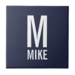 Azulejo De Cerâmica Monograma e Nome Personalizados Modernos<br><div class="desc">Design de monograma preto e branco moderno com monograma personalizado e nome no estilo de fonte sans ousado moderno. Perfeito como acessórios modernos e minimalistas de decoração doméstica,  presente de inauguração de casa,  presente de reagrupamento familiar e presente para qualquer ocasião especial.</div>