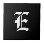 Azulejo De Cerâmica Monograma inicial E preto e branco<br><div class="desc">Monograma preto e branco inicial E,  fonte antiga em inglês.</div>