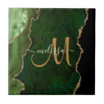 Azulejo De Cerâmica Monograma Personalizado de Agitação Lítida Dourada<br><div class="desc">Este elegante azulejo decorativo personalizado apresenta um agato verde-chic acentuado com uma falso brilho dourado. Personalize o seu monograma inicial em escrita manuscrita com o seu nome acima. Um presente feminino único para aniversário,  feriados e qualquer ocasião especial. Projetado apenas para você por Camisetas Extremas!</div>