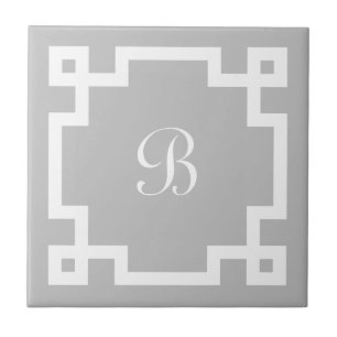 Azulejo De Cerâmica Monograma Préppy com Borda Chave Grega Branca Cinz