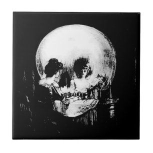Azulejo De Cerâmica Mulher com Reflexo de Caveira de Halloween no Espe