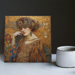 Azulejo De Cerâmica Mulher Edwardiana do Mosaico Gustav Klimt, Fase ou<br><div class="desc">Este belo azulejo cerâmico apresenta um trabalho de arte inspirado na "fase de ouro" de Gustav Klimt, representando uma mulher da era Edwardian. Nesse período, Klimt ficou fascinado pelos mosaicos bizantinos e desenvolveu sua técnica de mosaico com folha de ouro e cores vibrantes. Este trabalho de arte homenageia a abordagem...</div>