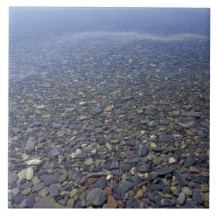 Azulejo De Cerâmica NA, EUA, Montana, Glacier NP Rochas no Lago