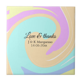 Azulejo De Cerâmica Nome colorido do casamento de mármore com amor e o