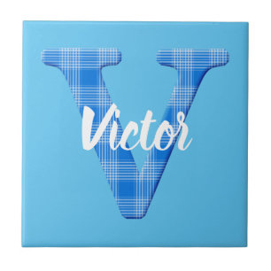 Azulejo De Cerâmica Nome de menino personalizado xadrez com a letra V