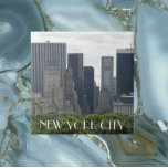 Azulejo De Cerâmica Nova Iorque Manhattan Skyline<br><div class="desc">Azulejo cerâmico que apresenta uma imagem cênica de uma foto de linha do horizonte de Manhattan,  Nova Iorque,  como visto no Central Park. Perfeito para ser usado como trivet de cozinha! Selecione o tamanho do seu azulejo. Faz um presente viagem de excelente de souvenir!</div>