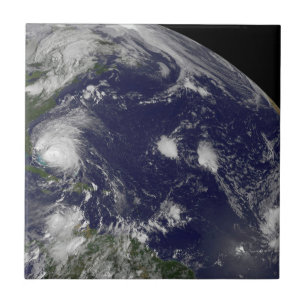 Azulejo De Cerâmica O Furacão Irene Se Movendo Através Das Bahamas.