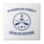 Azulejo De Cerâmica O nome da família da casa de praia Anchor Oars Sta<br><div class="desc">azulejos de cerâmica na moda com o seu nome de família personalizado ou outro texto,  uma âncora náutica personalizada com remos cruzados e estrelas em azul marinho em branco ou escolha cores de fundo que correspondam ao seu decor.</div>