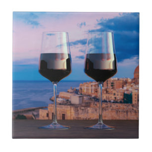 Azulejo De Cerâmica Óculos de vinho com vista ao pôr do sol sobre La V